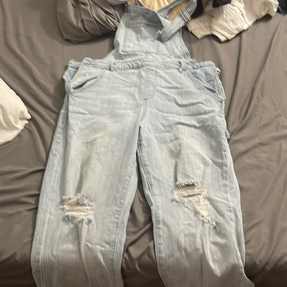Loose fitting ripped overalls